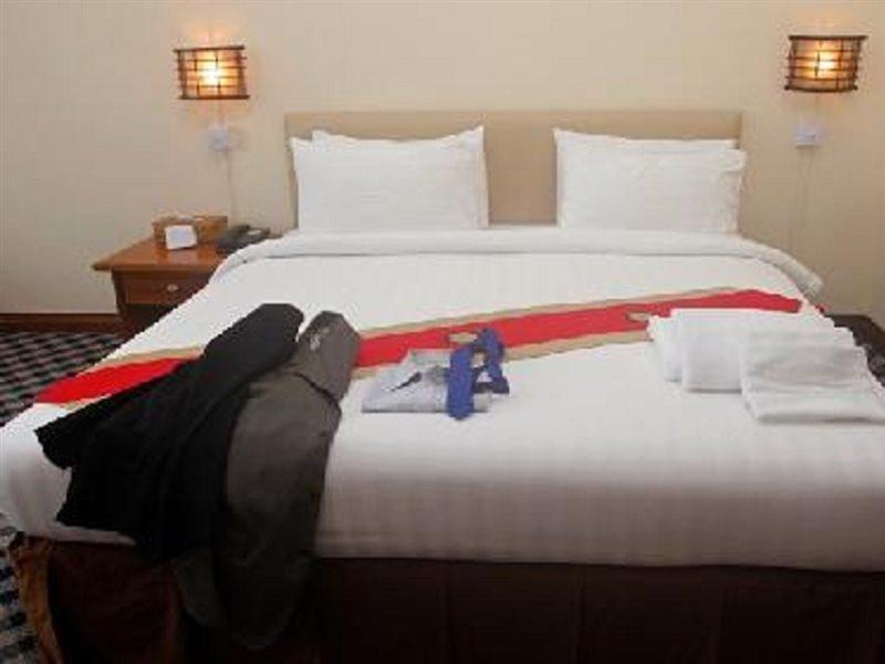 Asia Plaza Hotel Rangoon Eksteriør billede