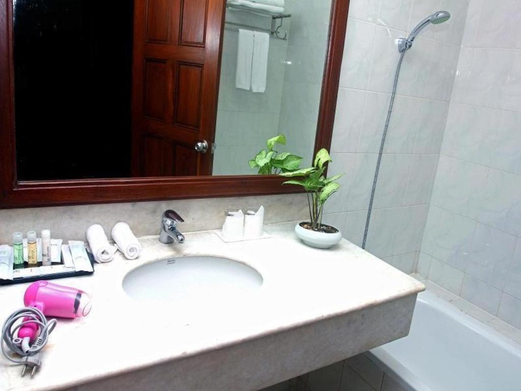 Asia Plaza Hotel Rangoon Eksteriør billede