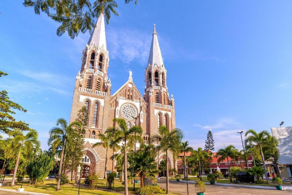 Asia Plaza Hotel Rangoon Eksteriør billede