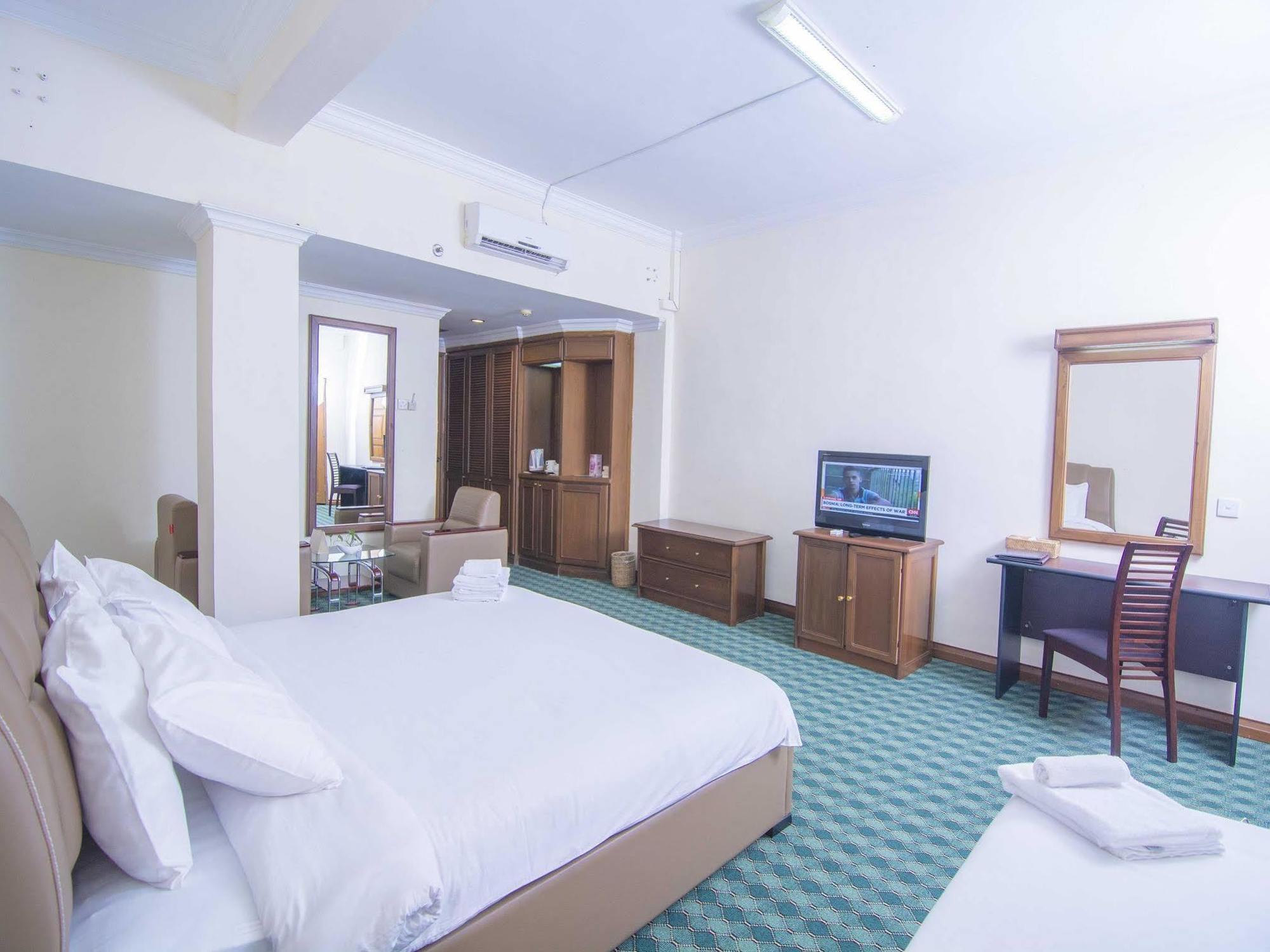 Asia Plaza Hotel Rangoon Eksteriør billede