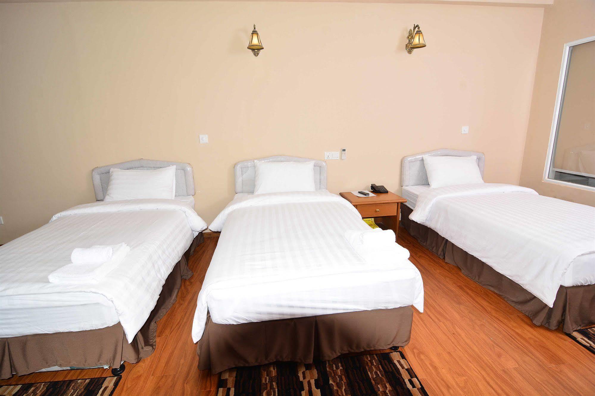 Asia Plaza Hotel Rangoon Eksteriør billede