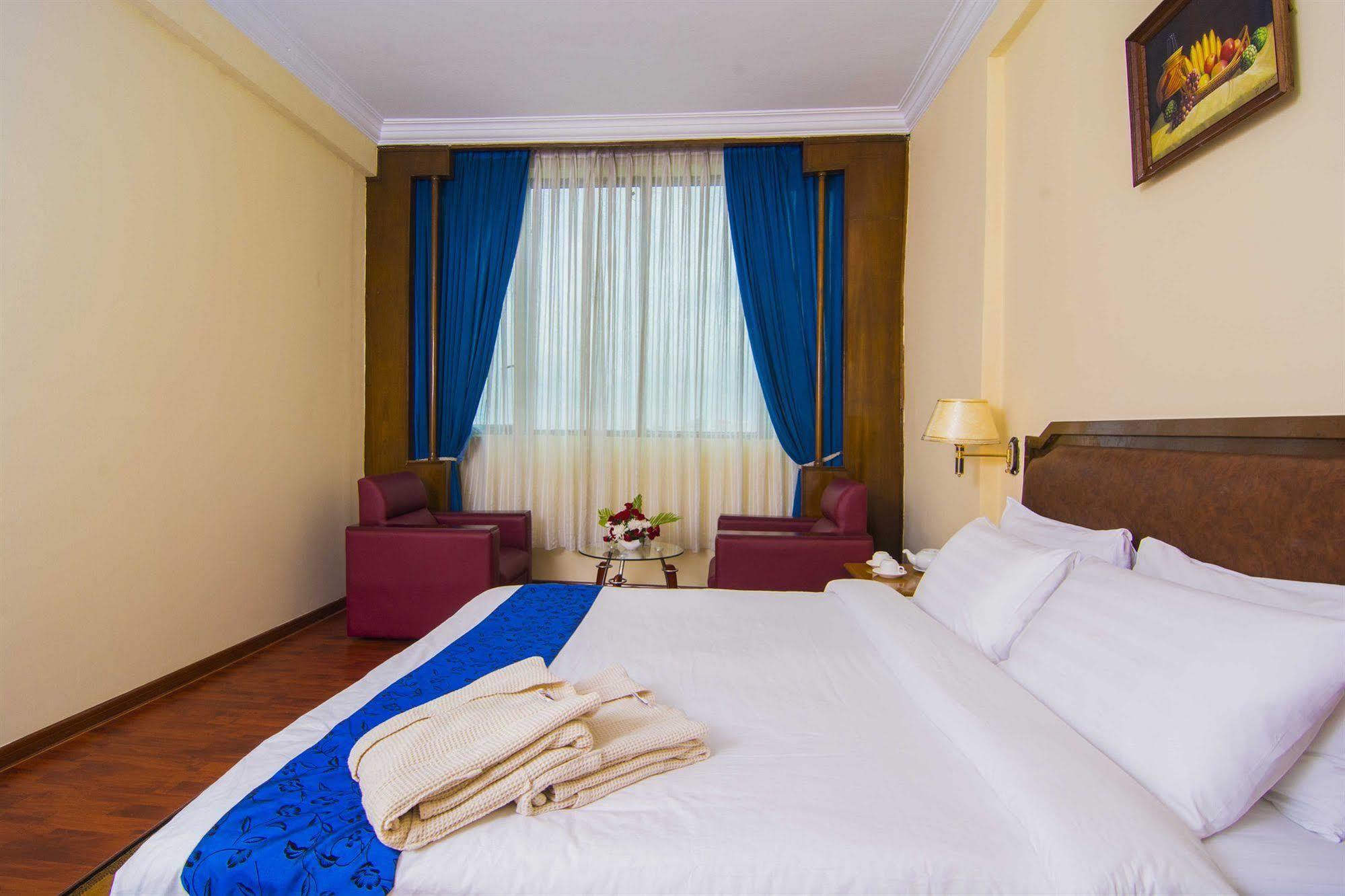 Asia Plaza Hotel Rangoon Eksteriør billede