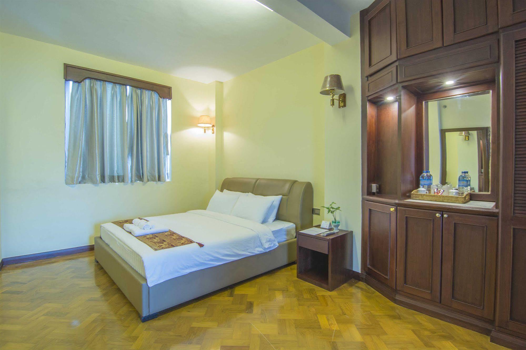 Asia Plaza Hotel Rangoon Eksteriør billede