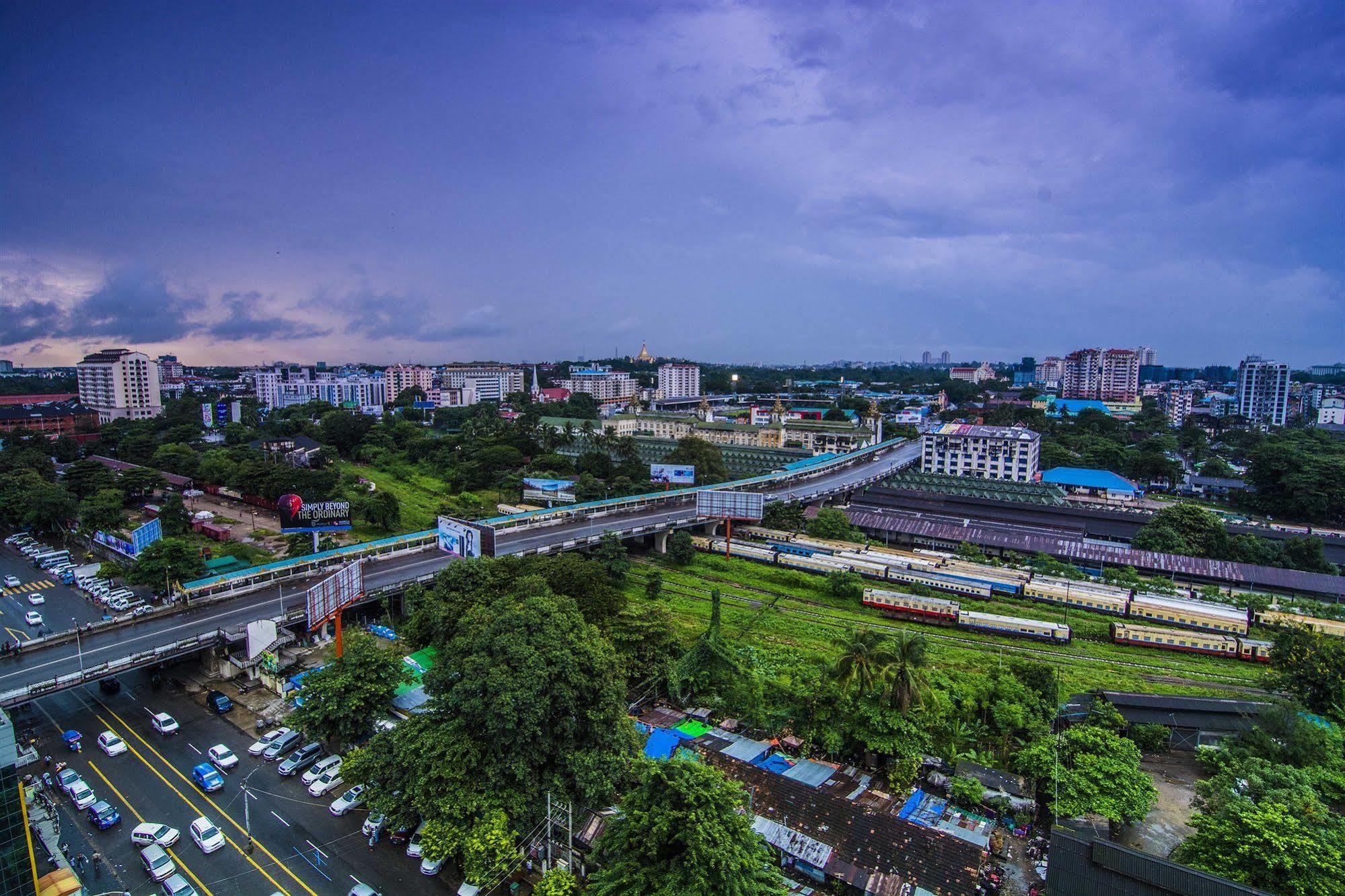 Asia Plaza Hotel Rangoon Eksteriør billede